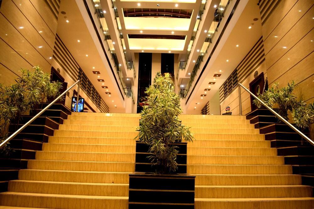 Hotel Royal Cliff Kanpur Exterior photo