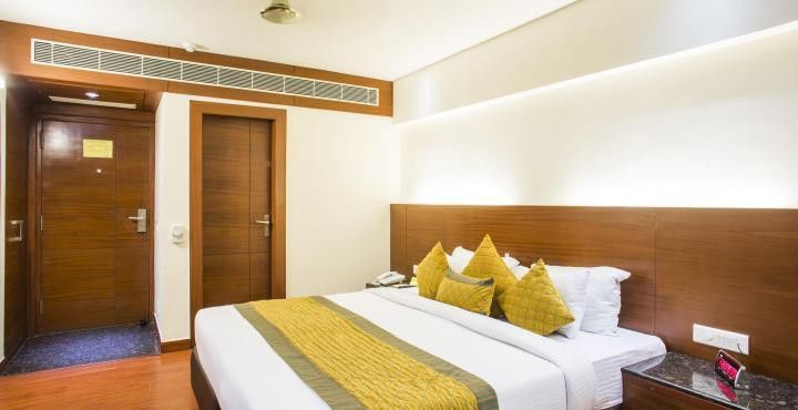 Hotel Royal Cliff Kanpur Exterior photo