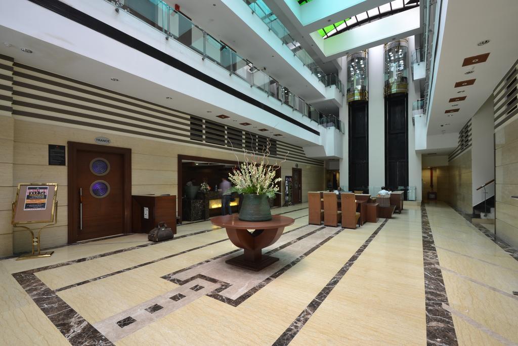 Hotel Royal Cliff Kanpur Exterior photo