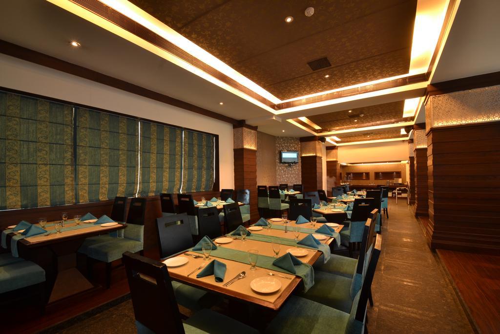 Hotel Royal Cliff Kanpur Exterior photo