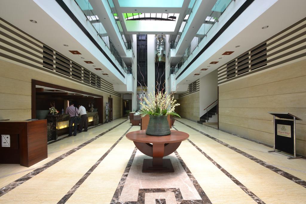 Hotel Royal Cliff Kanpur Exterior photo