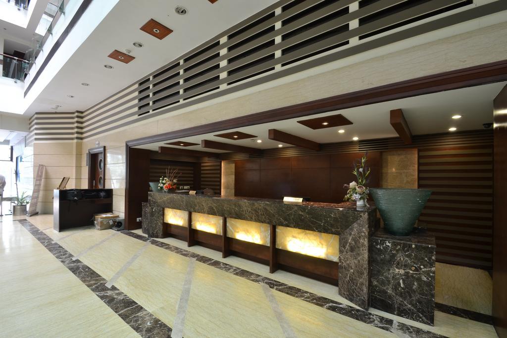 Hotel Royal Cliff Kanpur Exterior photo