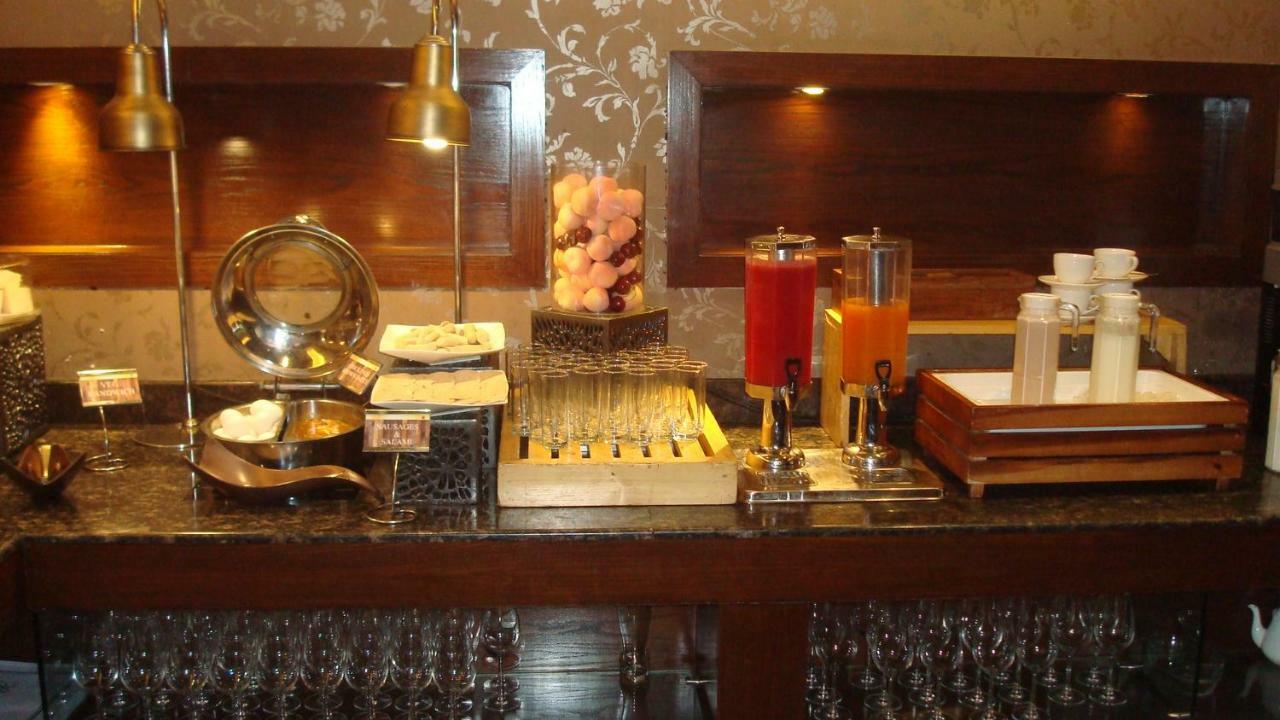 Hotel Royal Cliff Kanpur Exterior photo