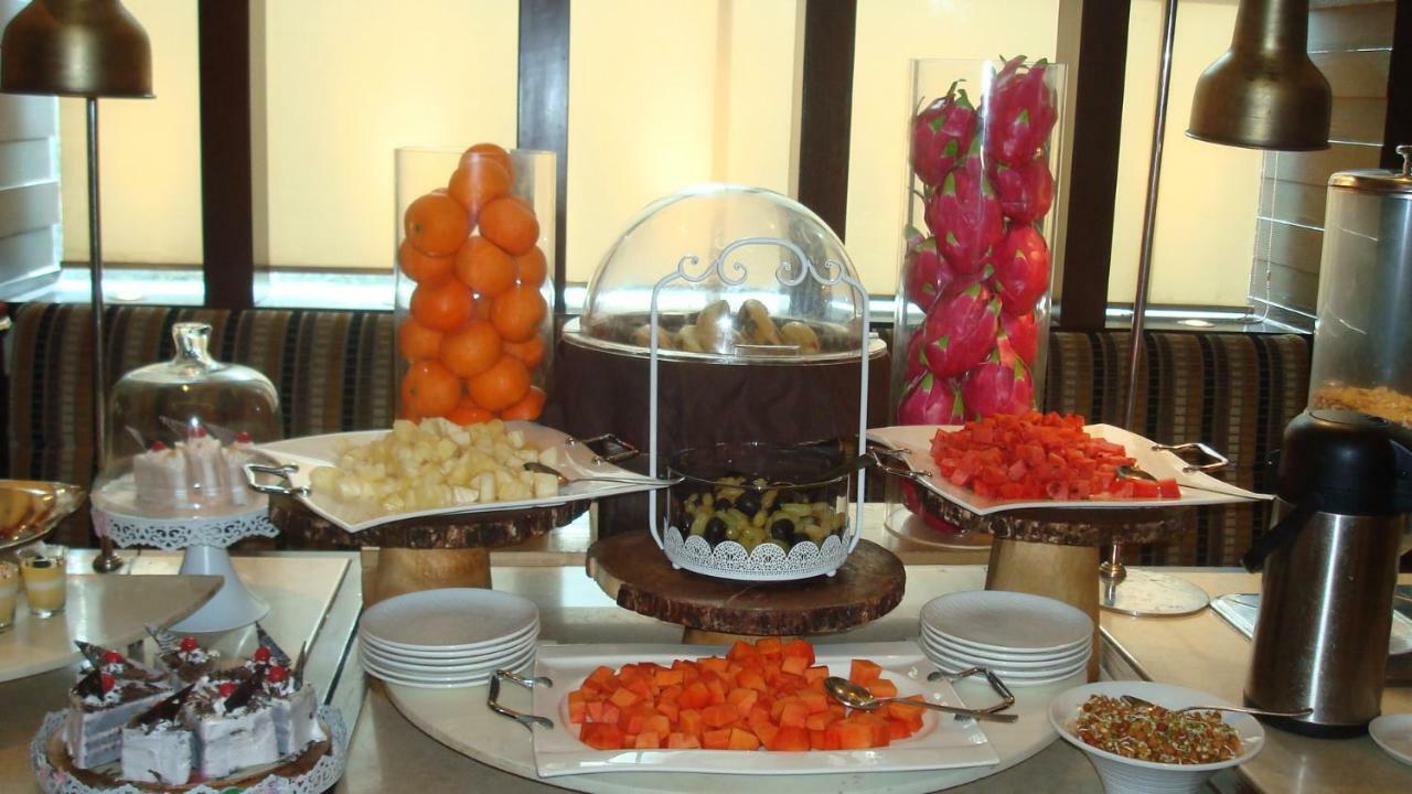 Hotel Royal Cliff Kanpur Exterior photo